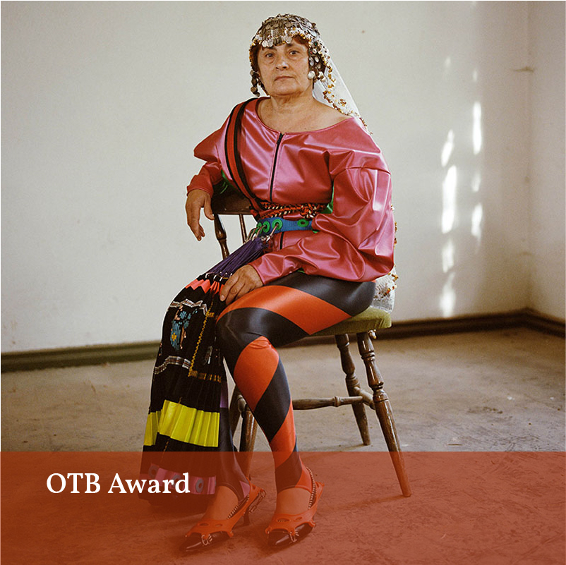 Emma ChopovaLaura Lowena